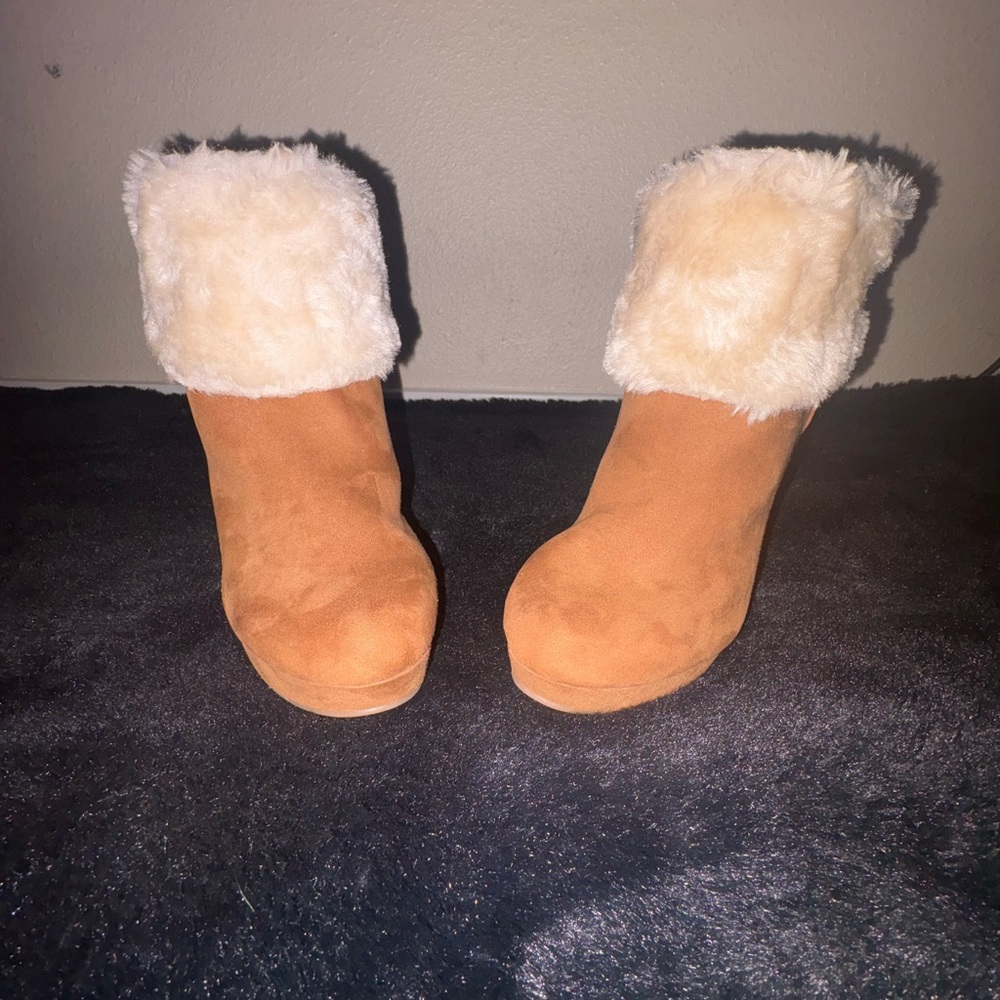 Women's Tan Ankle Boots with Faux Fur Trim - Picture 3 of 16